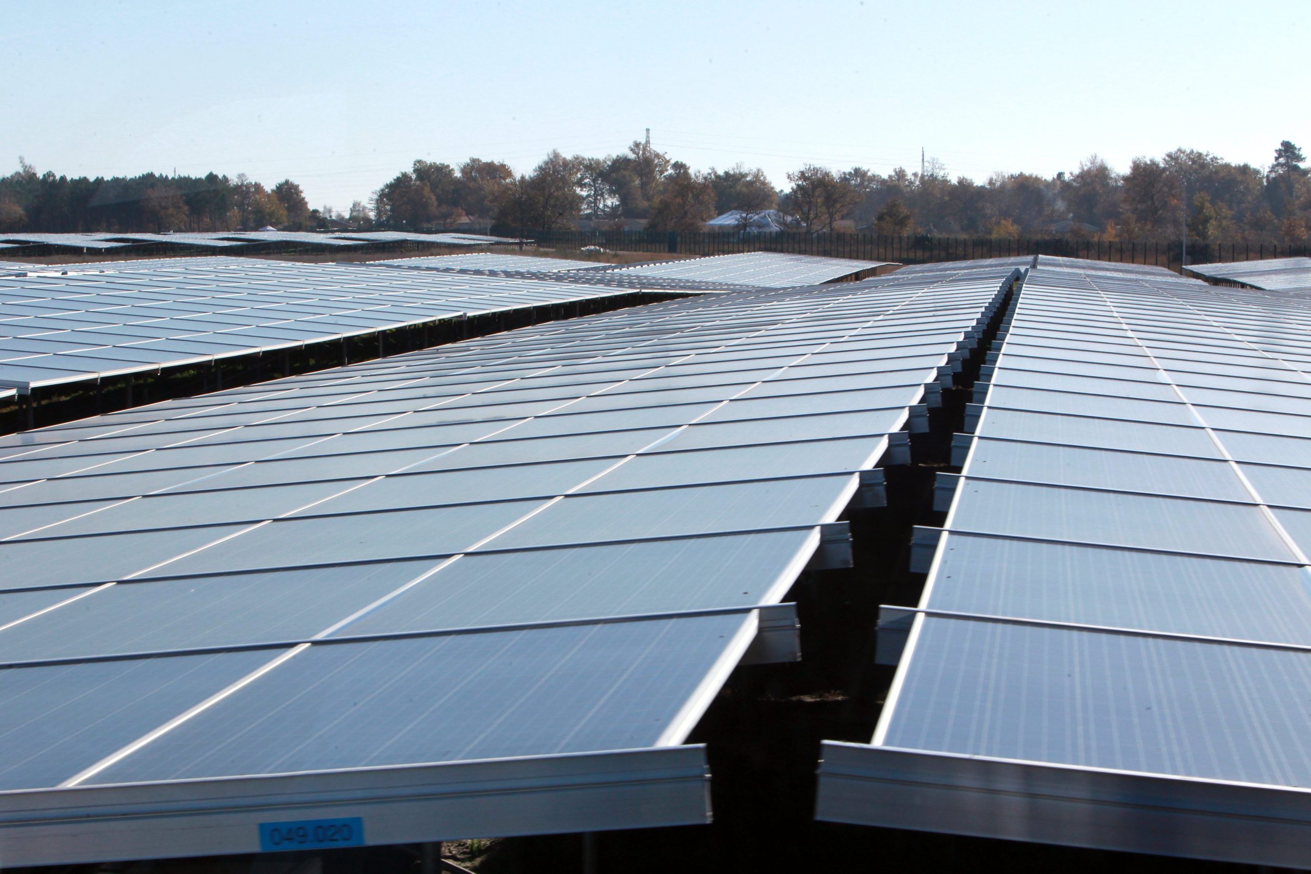 d&eacute;couvrez nos solutions de panneaux solaires &agrave; bruges, optimis&eacute;es pour tirer le meilleur parti de l'&eacute;nergie solaire. profitez d'une installation durable et &eacute;conomique, et faites le choix d'une &eacute;nergie propre pour votre foyer.