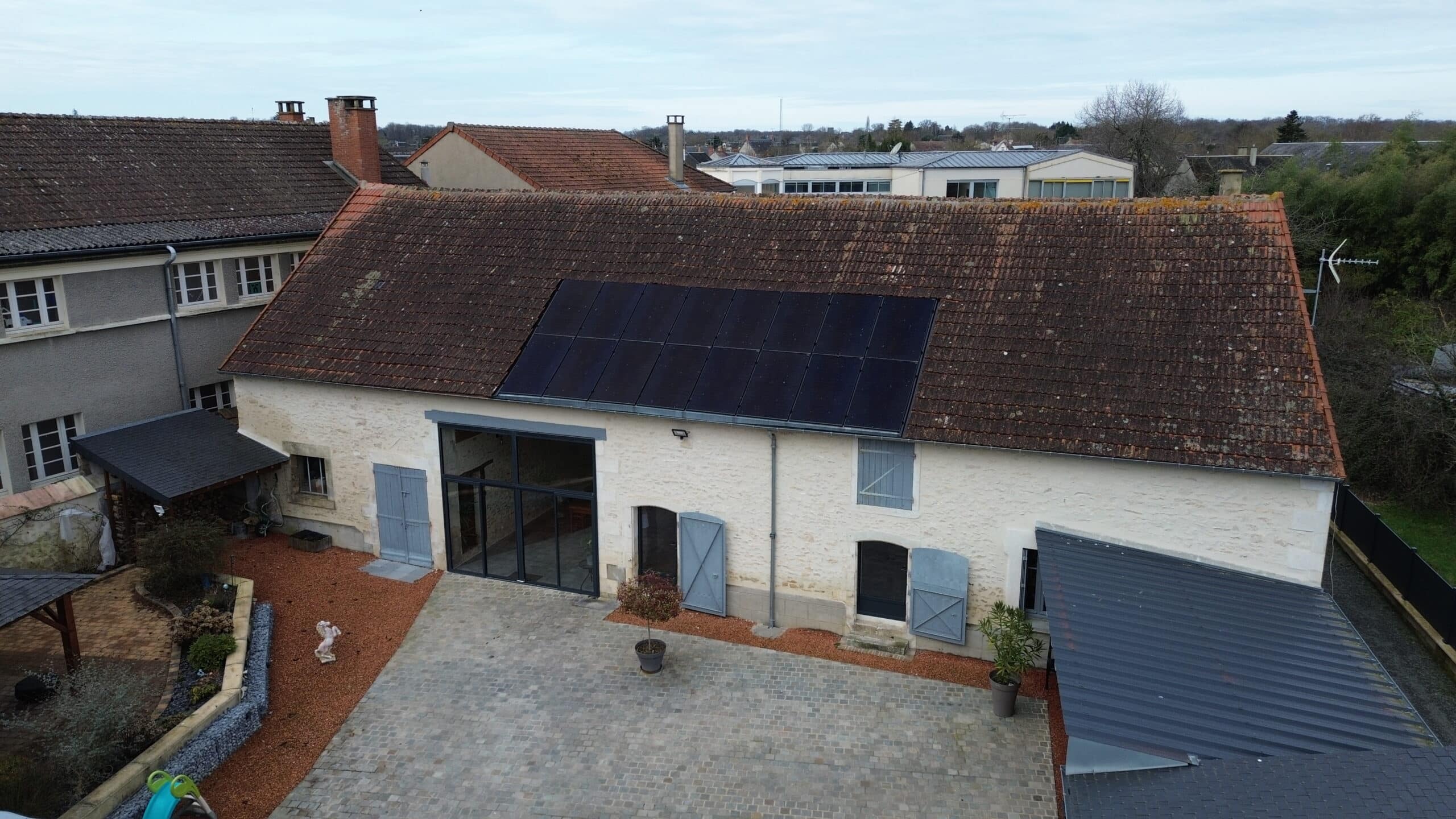 d&eacute;couvrez nos solutions de location de panneaux solaires au bouscat. profitez d'une &eacute;nergie renouvelable &agrave; moindre co&ucirc;t et contribuez &agrave; la protection de l'environnement tout en r&eacute;duisant vos factures d'&eacute;lectricit&eacute;. contactez-nous pour en savoir plus !