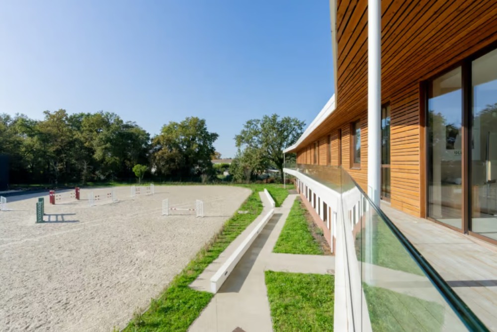 d&eacute;couvrez nos solutions de location de panneaux solaires au bouscat. profitez d'une &eacute;nergie renouvelable &agrave; moindre co&ucirc;t tout en r&eacute;duisant votre empreinte carbone. id&eacute;al pour les particuliers et les entreprises souhaitant adopter une d&eacute;marche &eacute;co-responsable sans investissement initial.