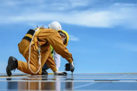d&eacute;couvrez les solutions de protection pour panneaux solaires &agrave; bordeaux. prot&eacute;gez votre installation solaire des intemp&eacute;ries et optimisez sa performance avec nos services sp&eacute;cialis&eacute;s.